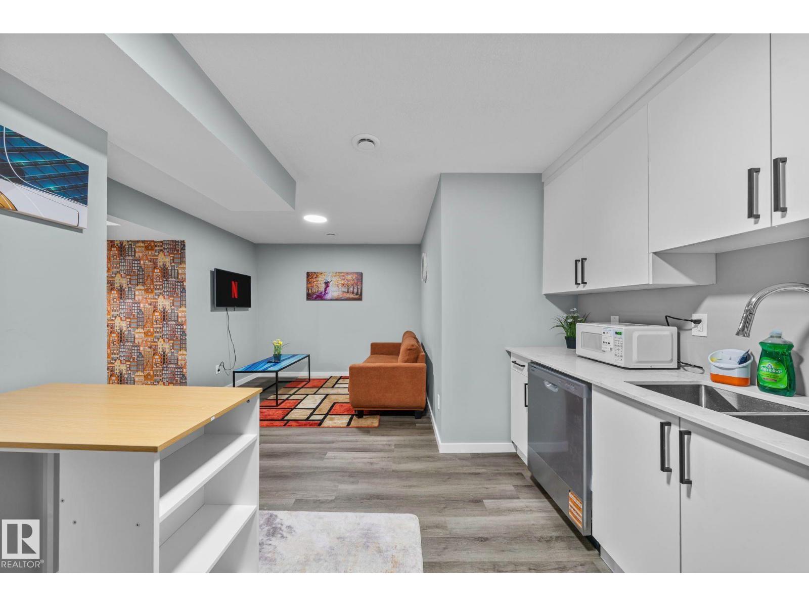 243 39 AV NW NW - 28