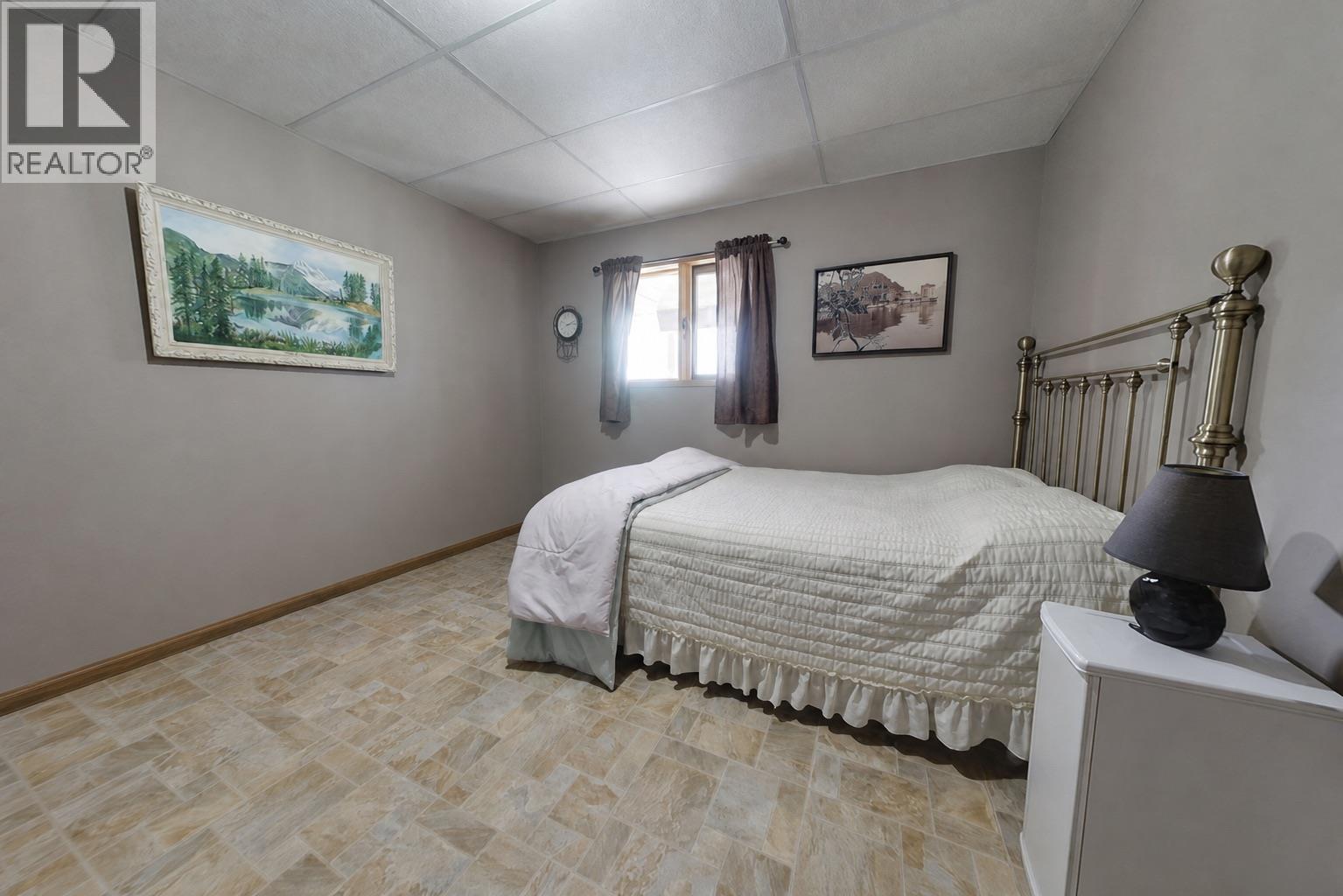 1812 Mt Nelson Crescent - 19