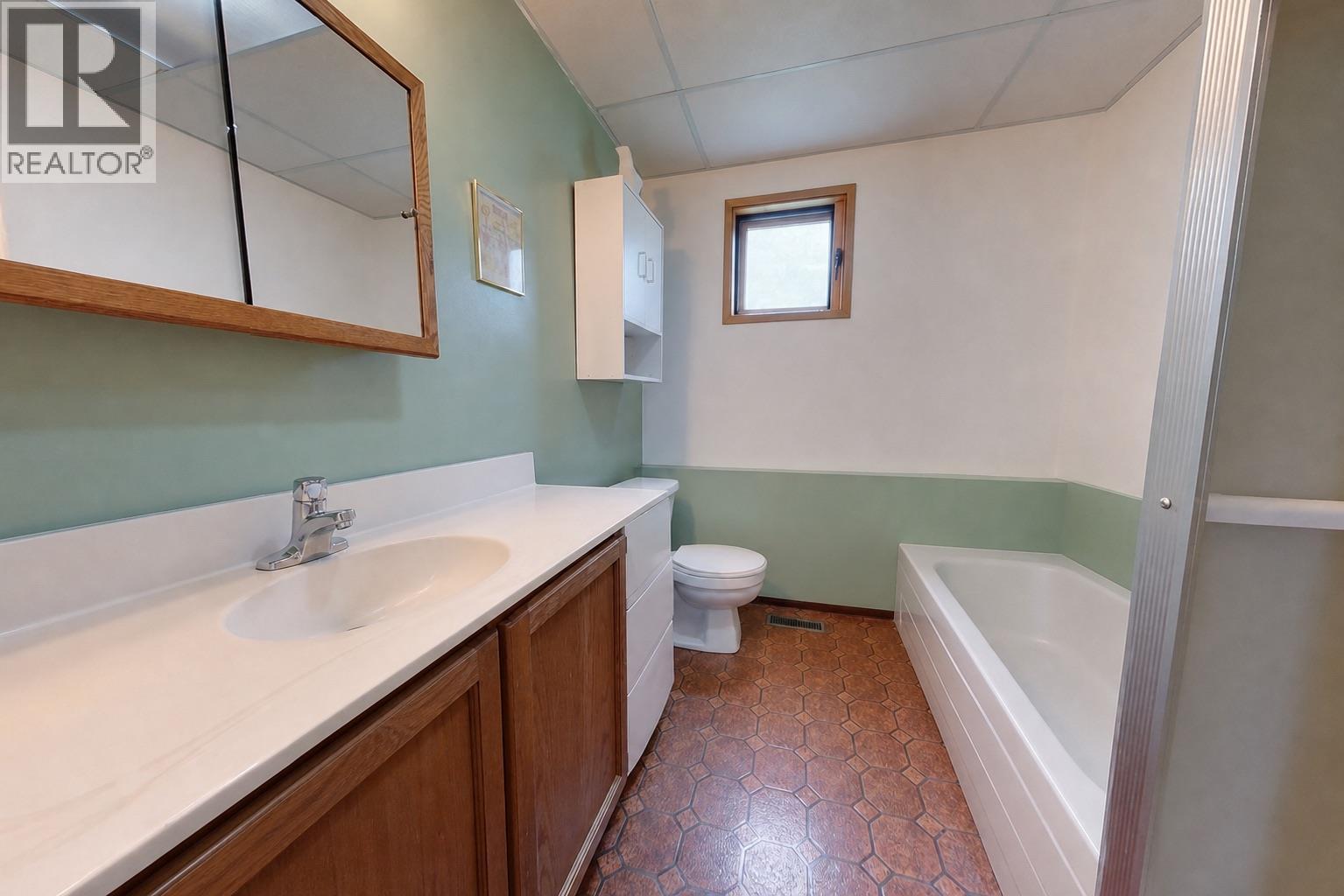 1812 Mt Nelson Crescent - 22