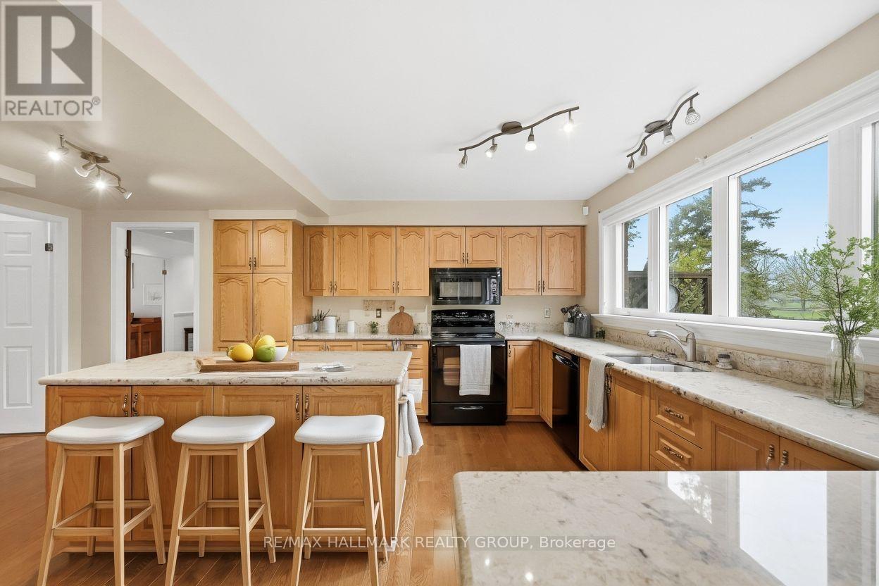 20 HALLDORSON CRESCENT - 11