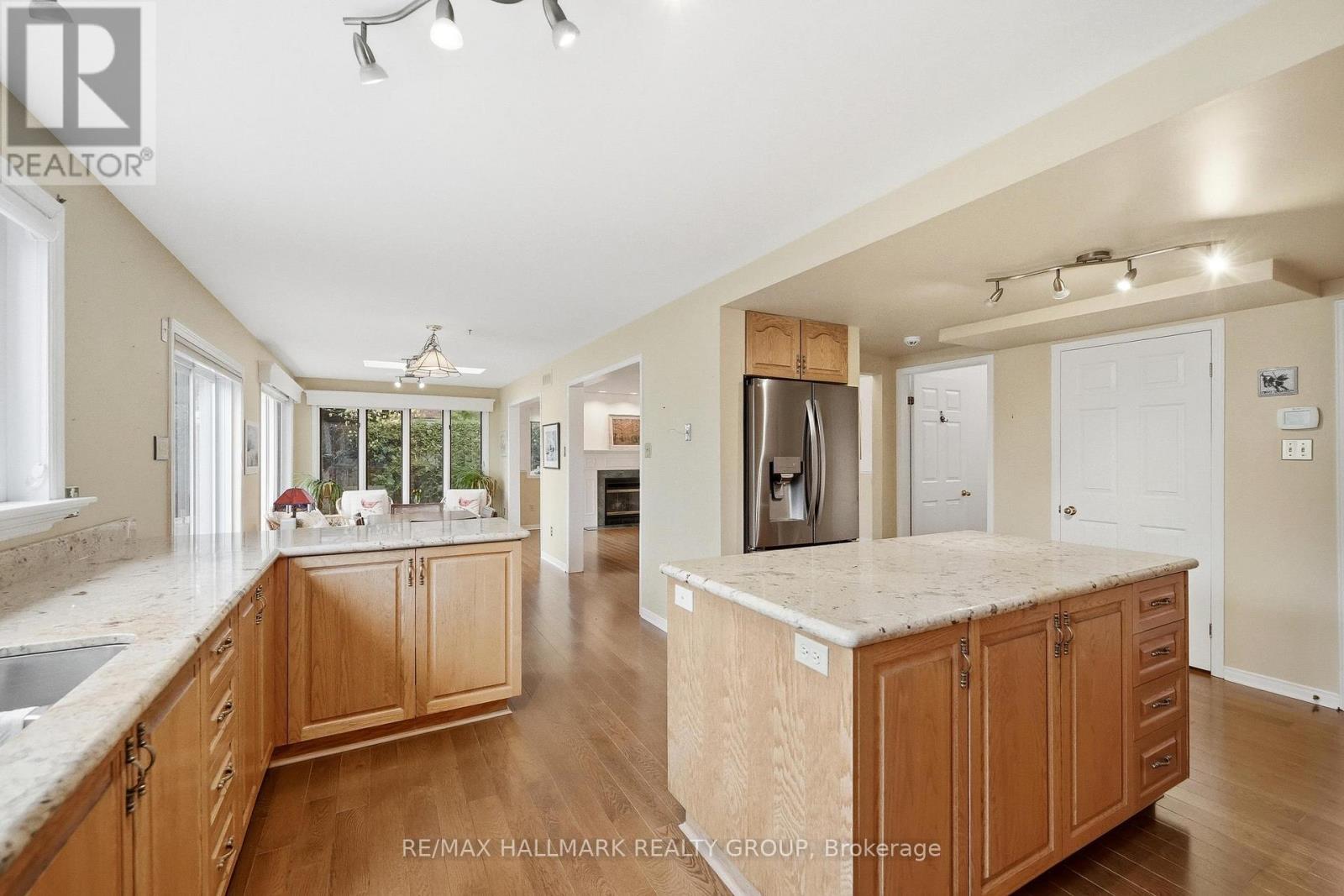 20 HALLDORSON CRESCENT - 14