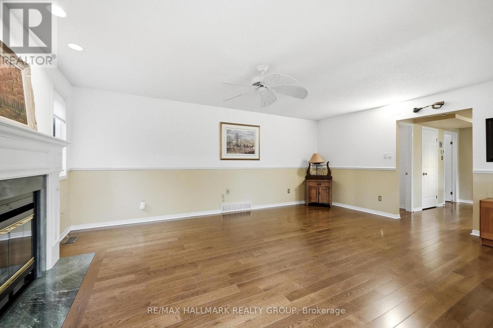 20 HALLDORSON CRESCENT - 19