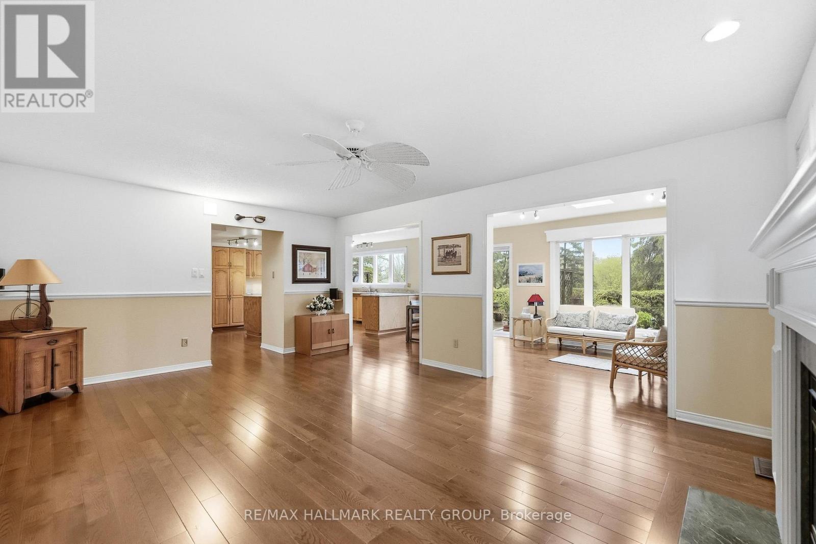 20 HALLDORSON CRESCENT - 21
