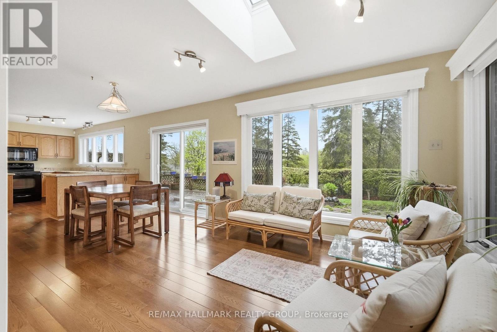 20 HALLDORSON CRESCENT - 22