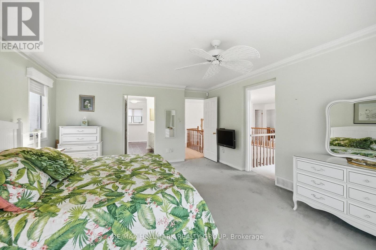 20 HALLDORSON CRESCENT - 28
