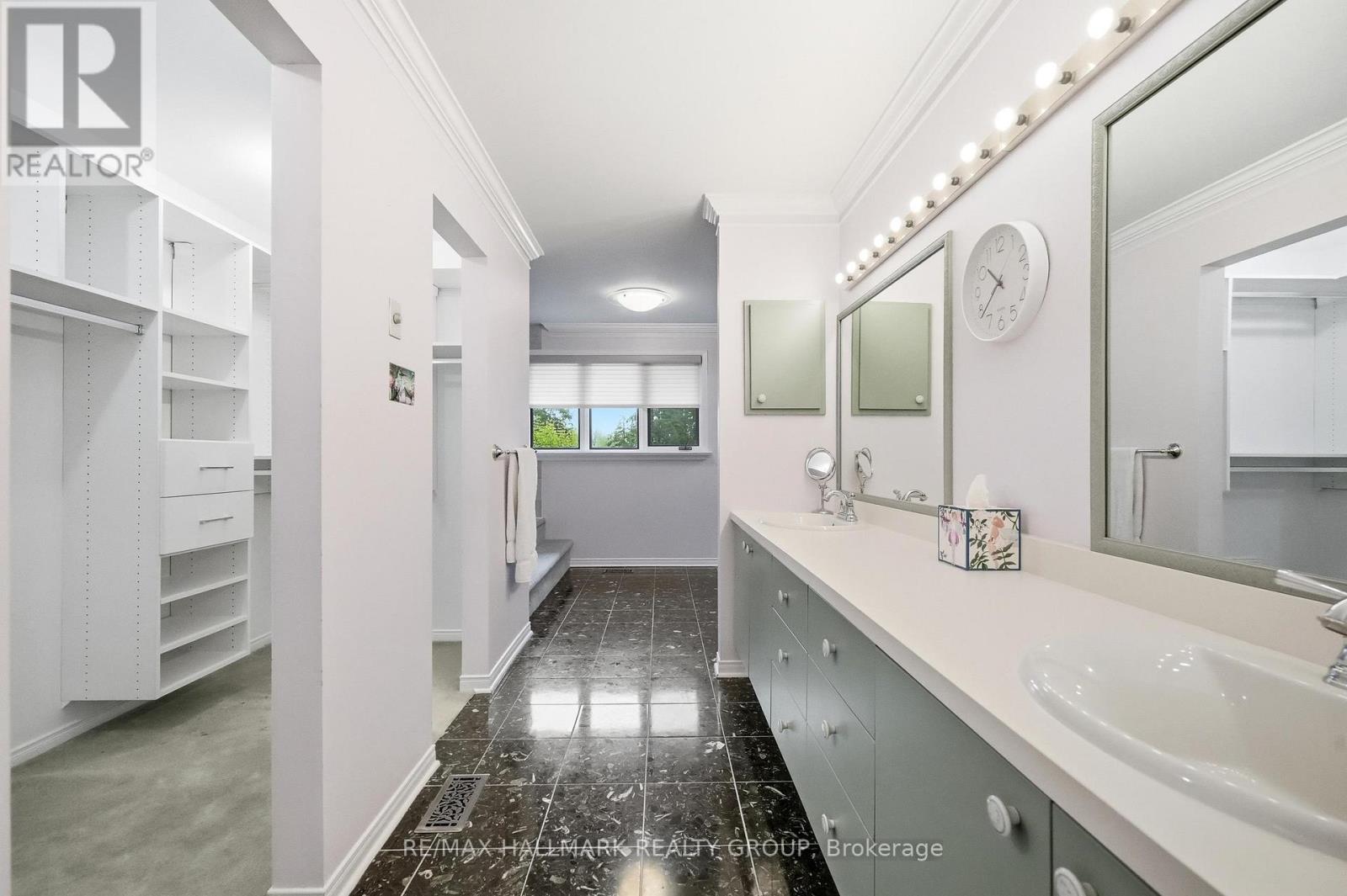 20 HALLDORSON CRESCENT - 29