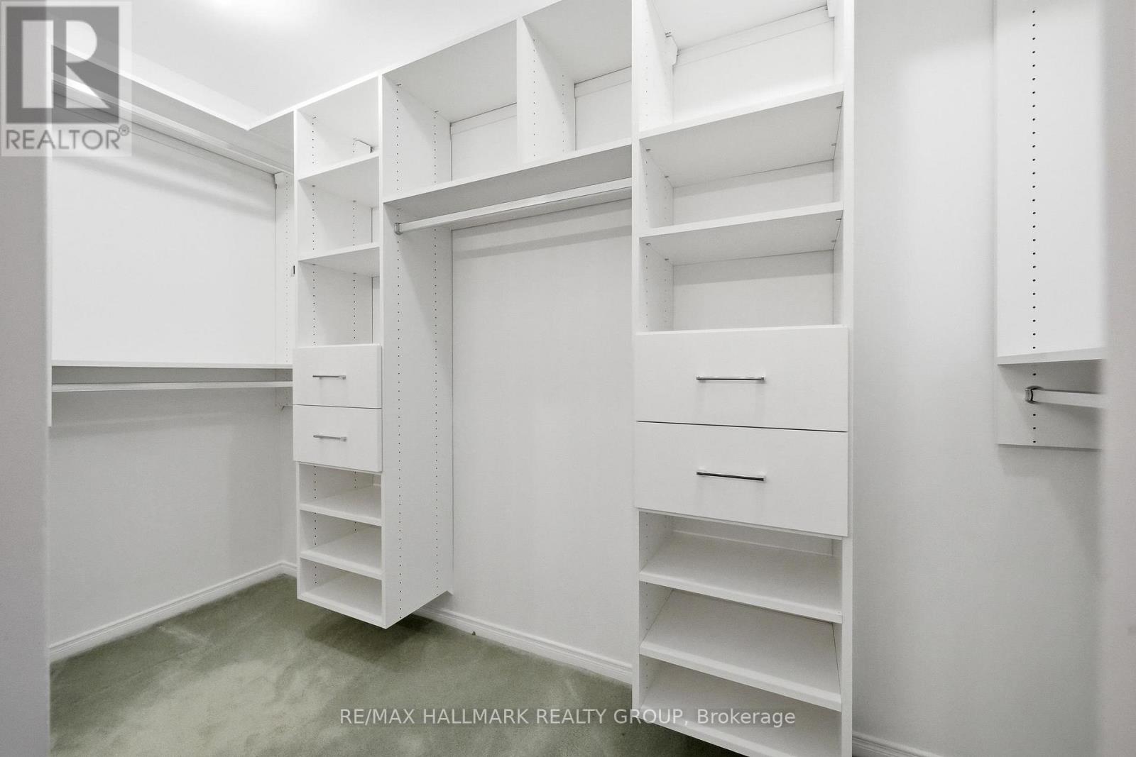 20 HALLDORSON CRESCENT - 32