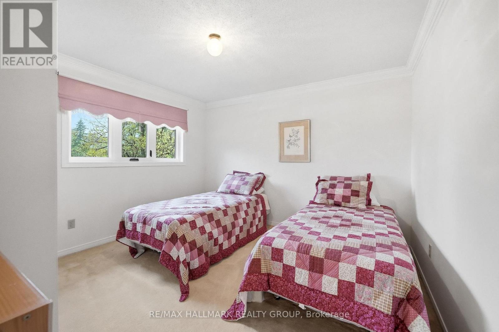 20 HALLDORSON CRESCENT - 34