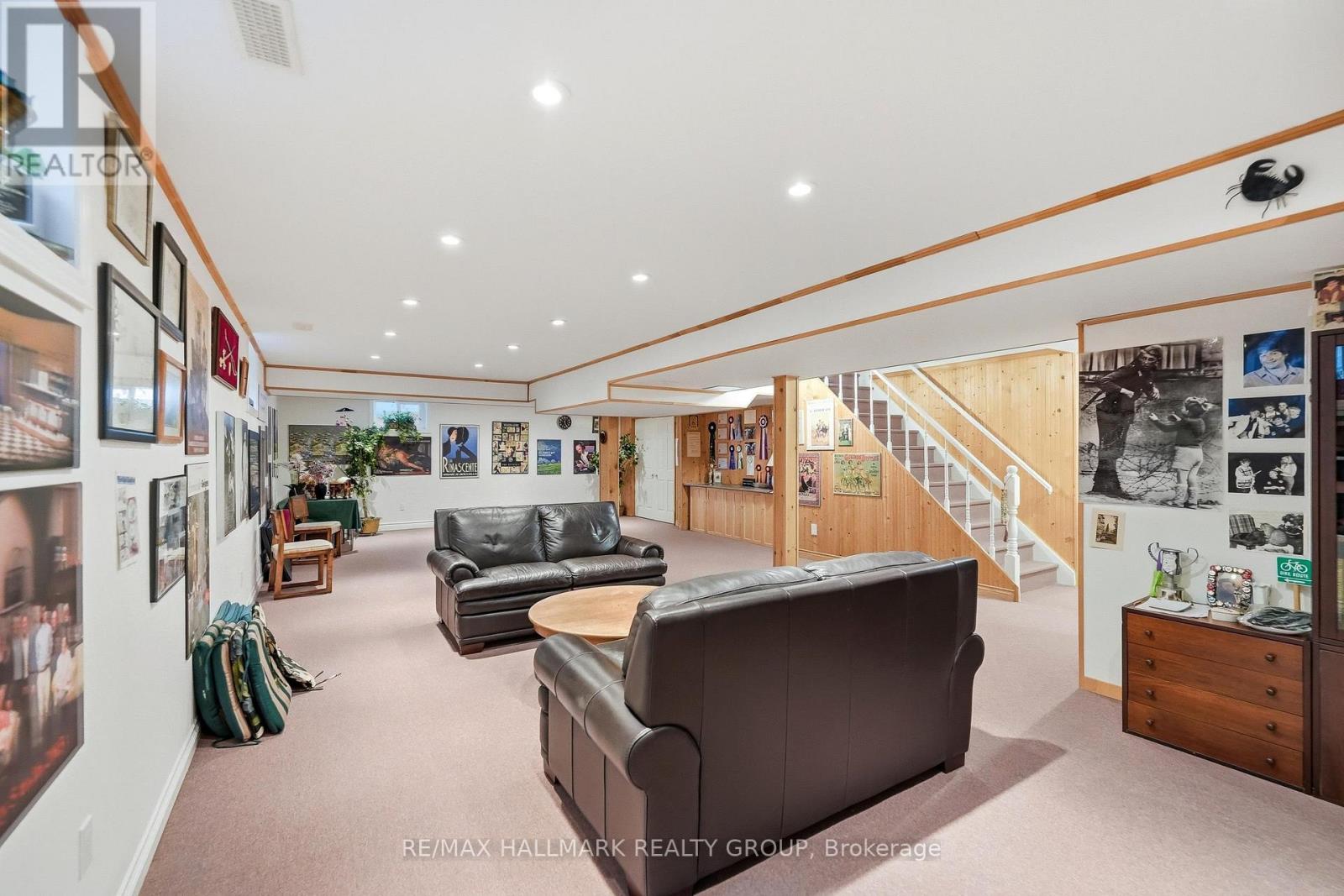 20 HALLDORSON CRESCENT - 40