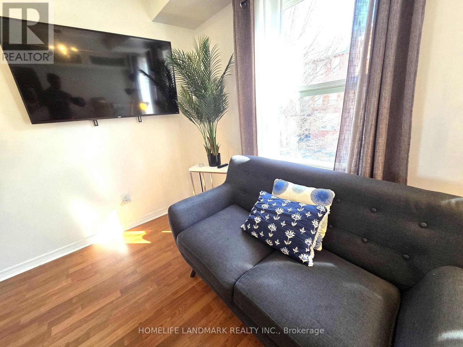#2 74 MUNRO STREET - 18
