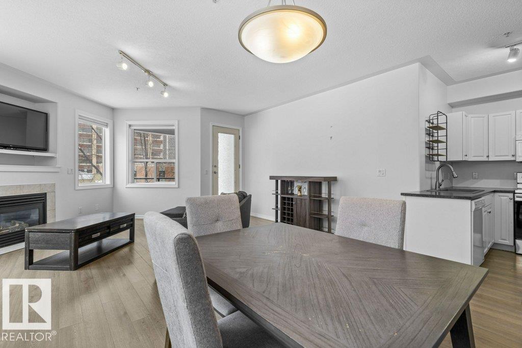 #304 10011 110 ST NW - 17