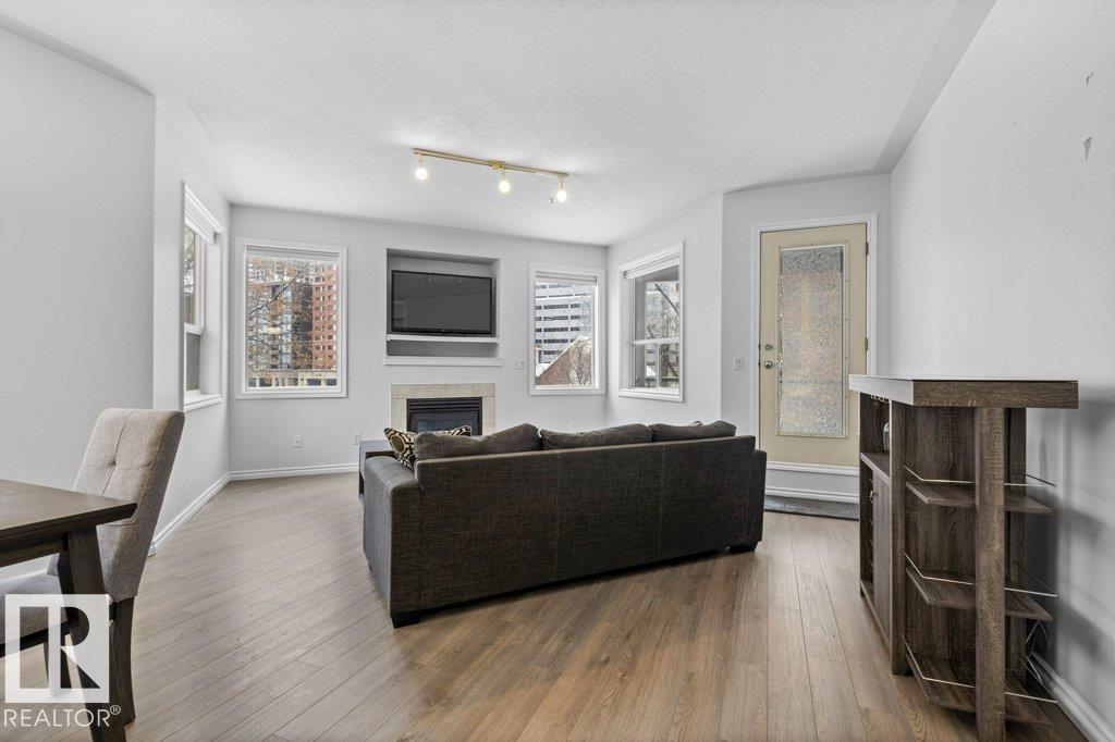 #304 10011 110 ST NW - 18