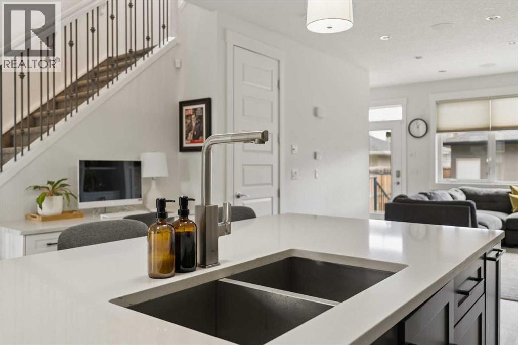 3818 2 Street NW - 11