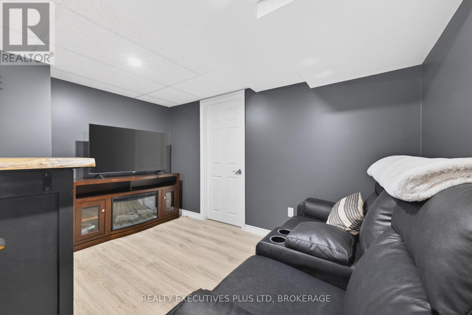 6410 SHERWOOD ROAD - 26