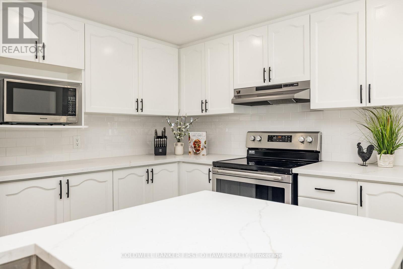 14 VISTAPOINTE DRIVE - 11