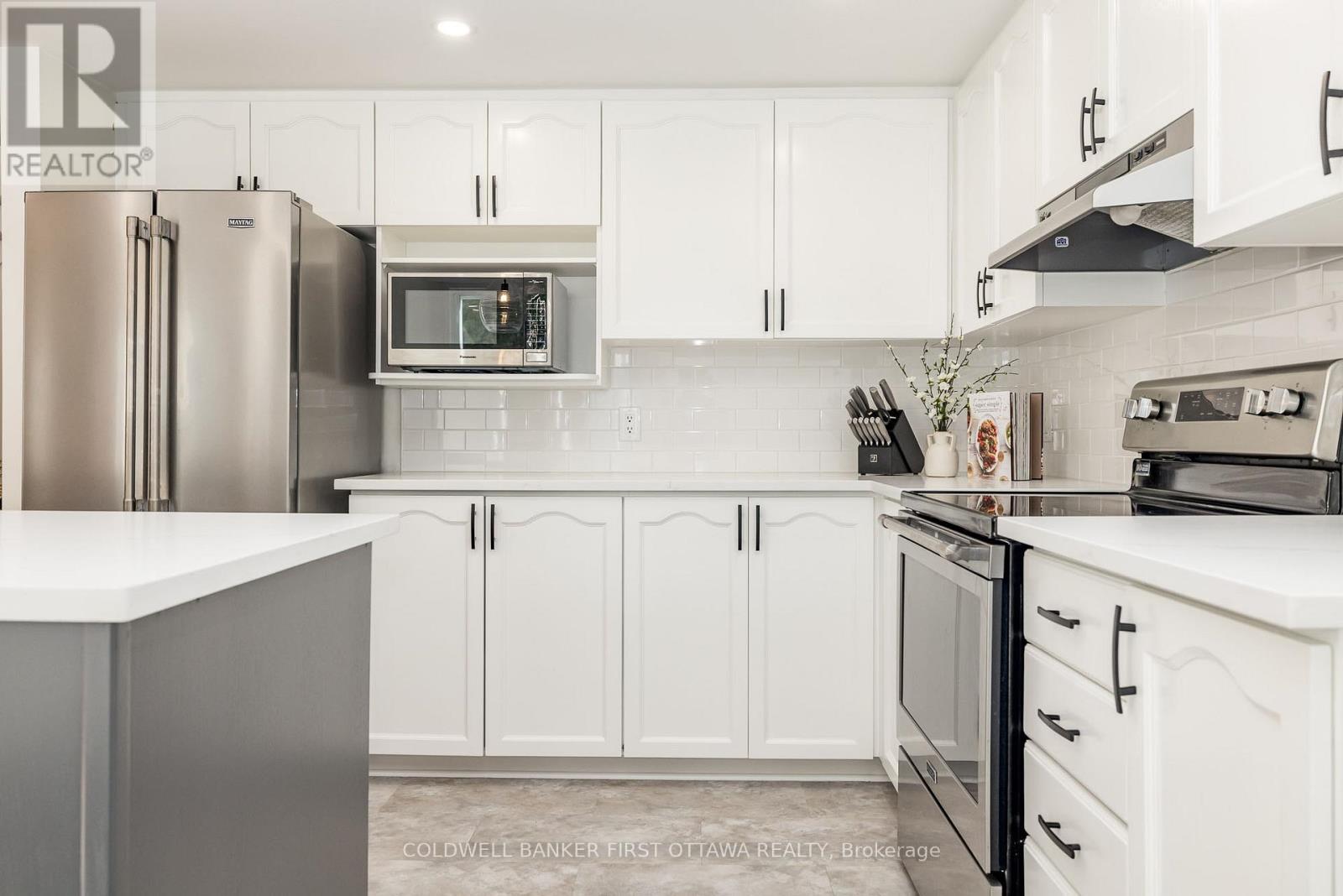 14 VISTAPOINTE DRIVE - 12