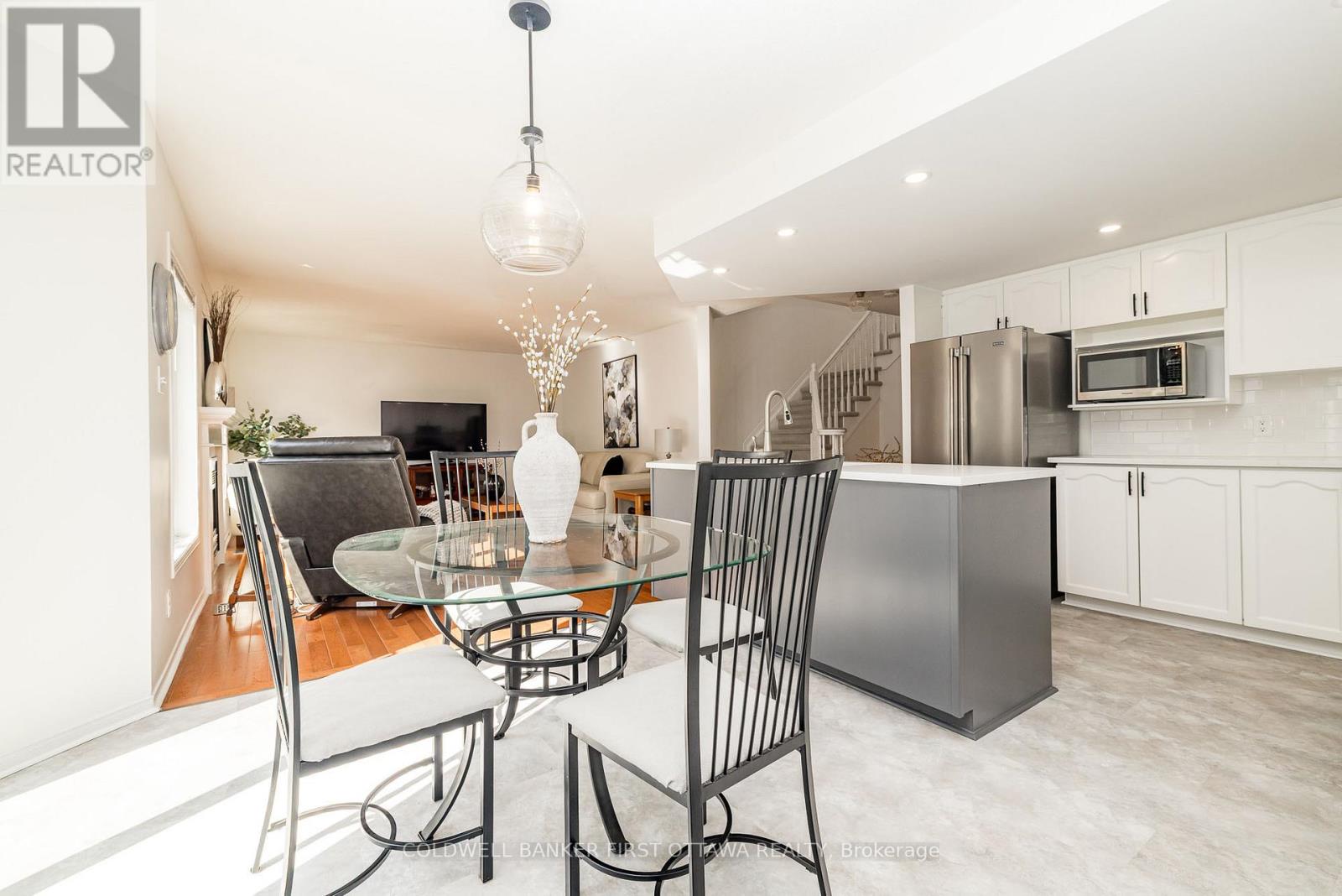 14 VISTAPOINTE DRIVE - 15