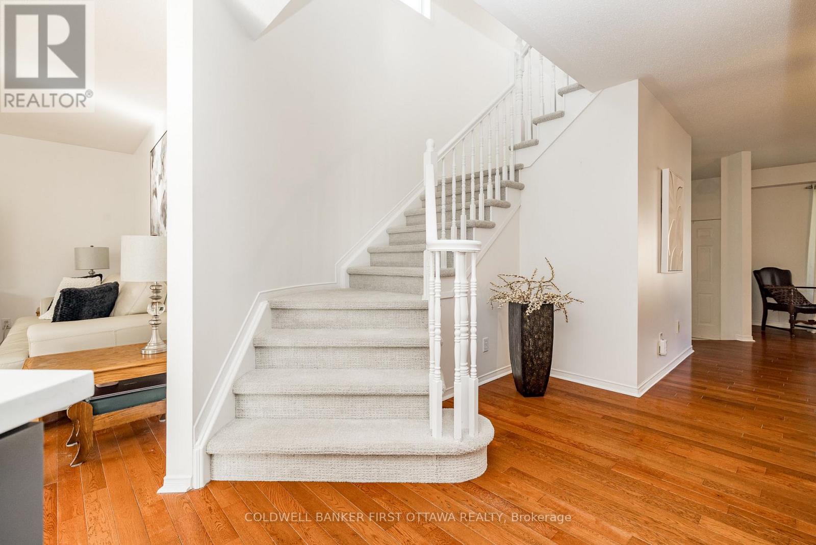 14 VISTAPOINTE DRIVE - 22