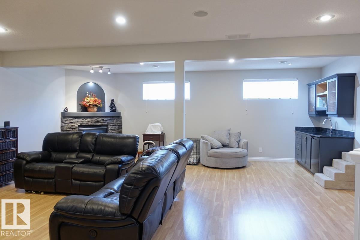243 GREENFIELD WY - 33