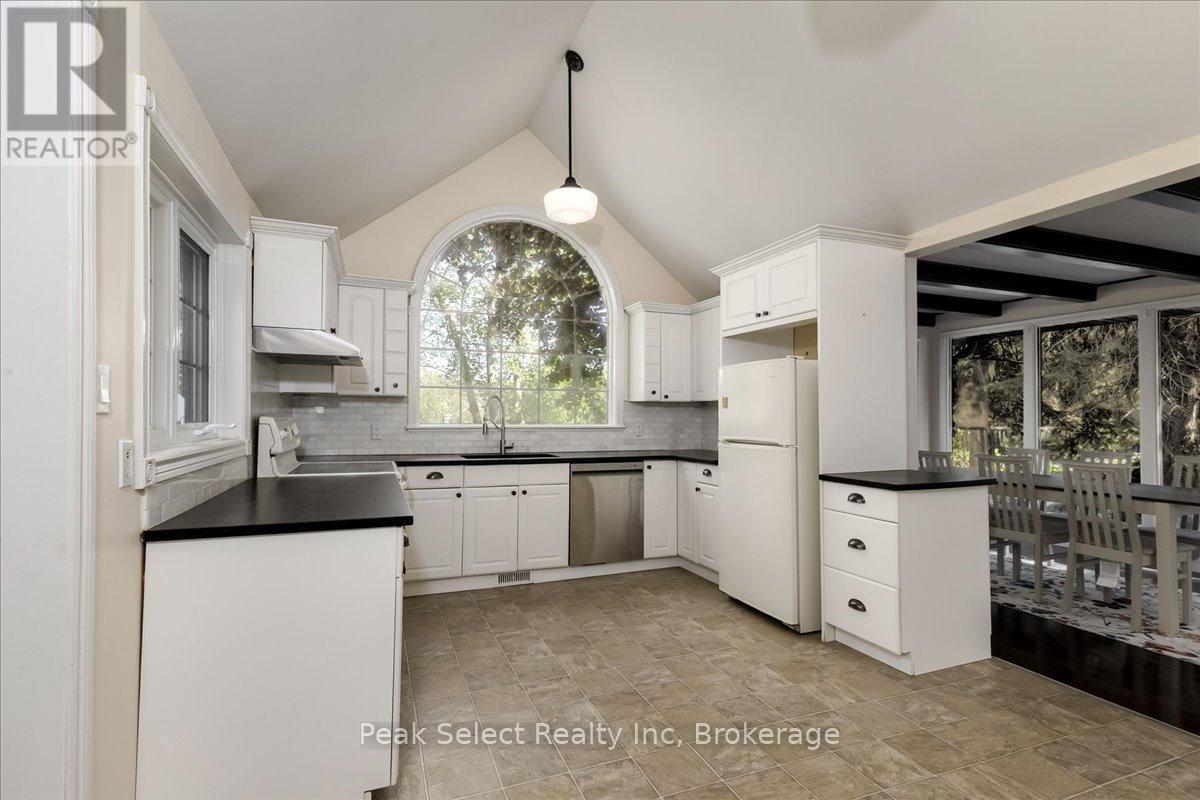 165 THOMAS STREET - 8