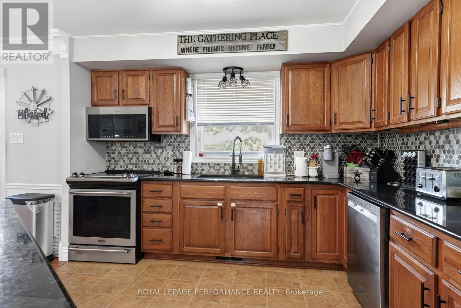 1321 LOCHIEL STREET - 11