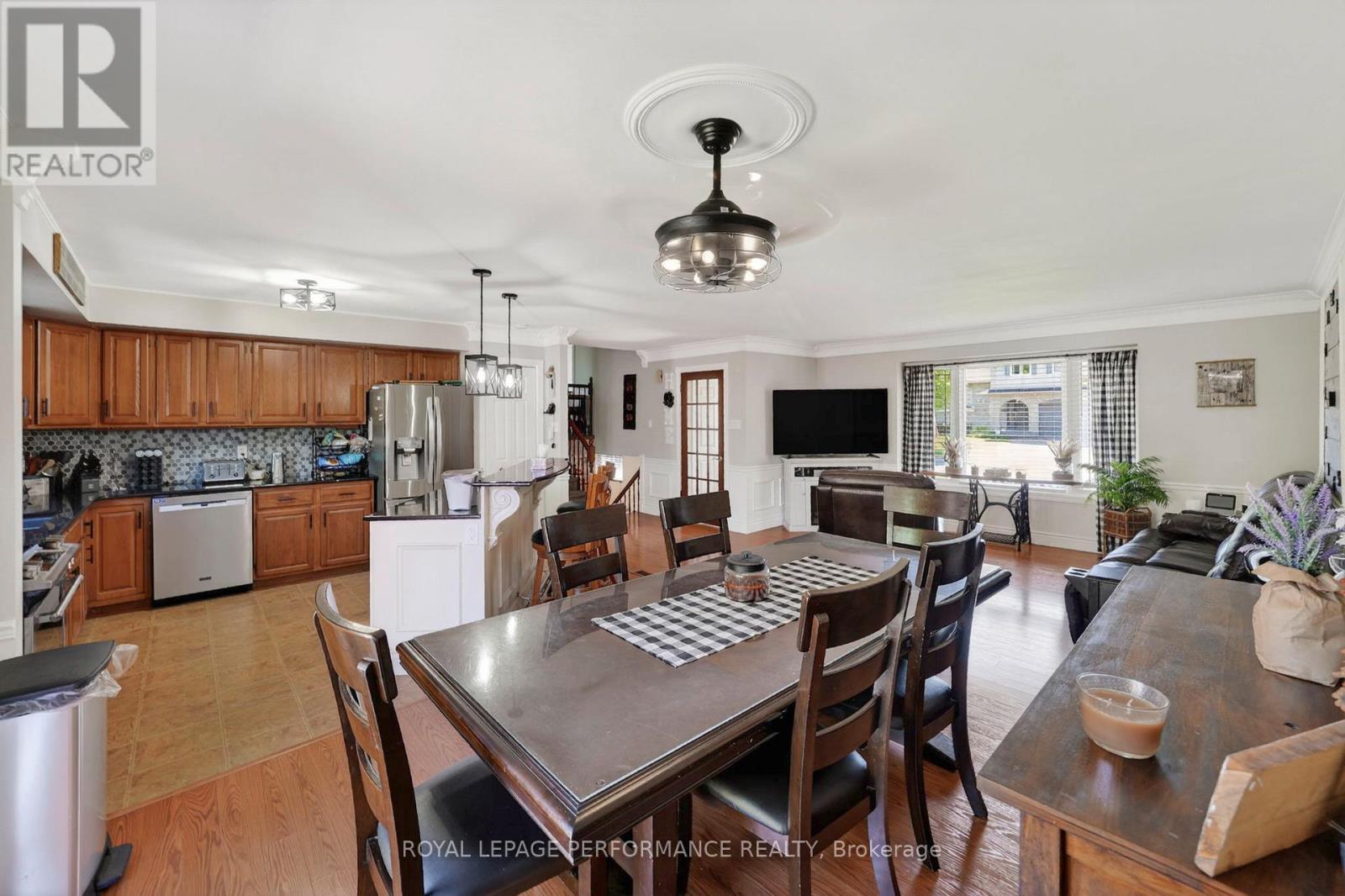 1321 LOCHIEL STREET - 14
