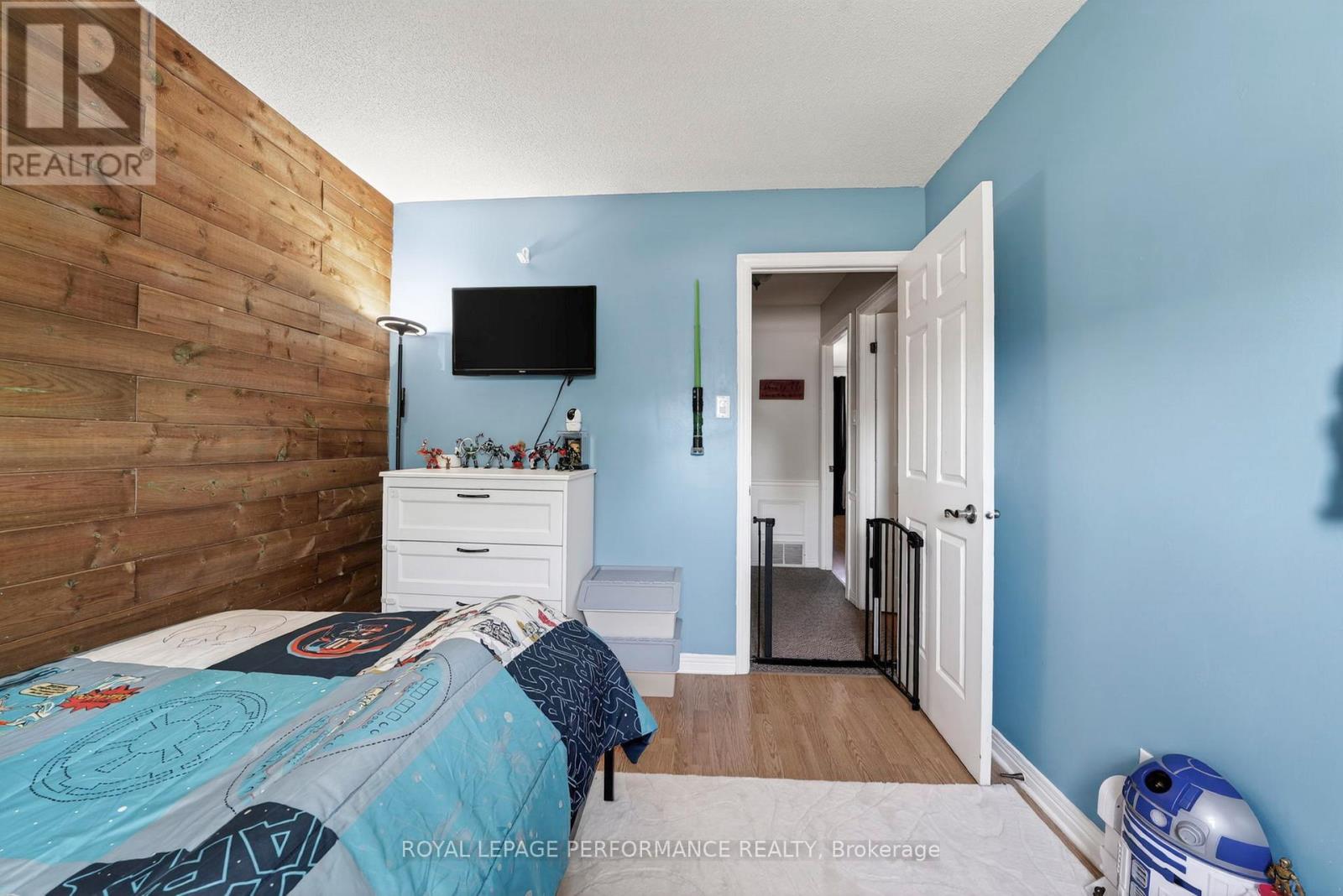 1321 LOCHIEL STREET - 16