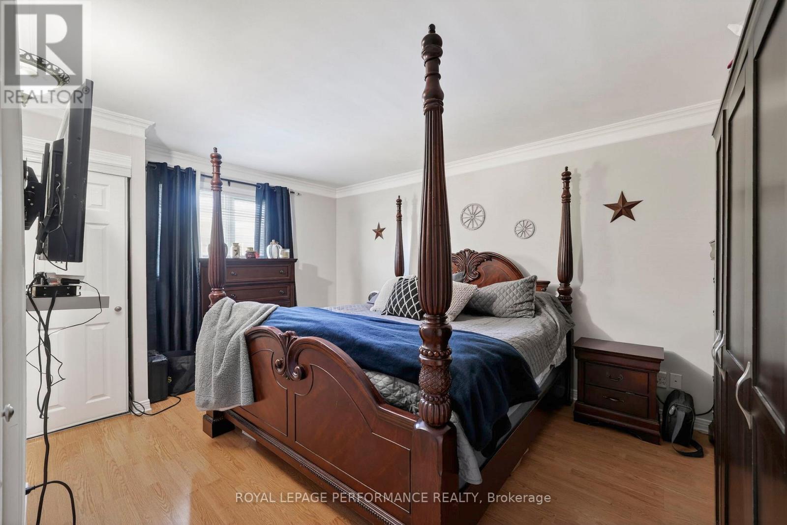 1321 LOCHIEL STREET - 19