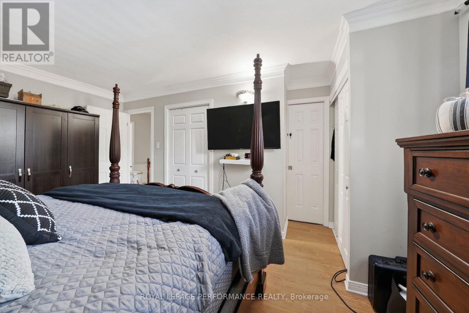 1321 LOCHIEL STREET - 21
