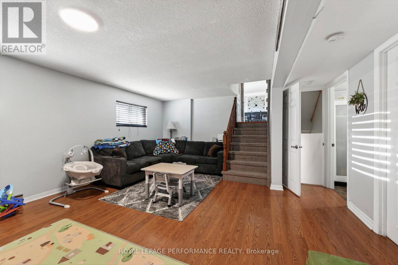 1321 LOCHIEL STREET - 23