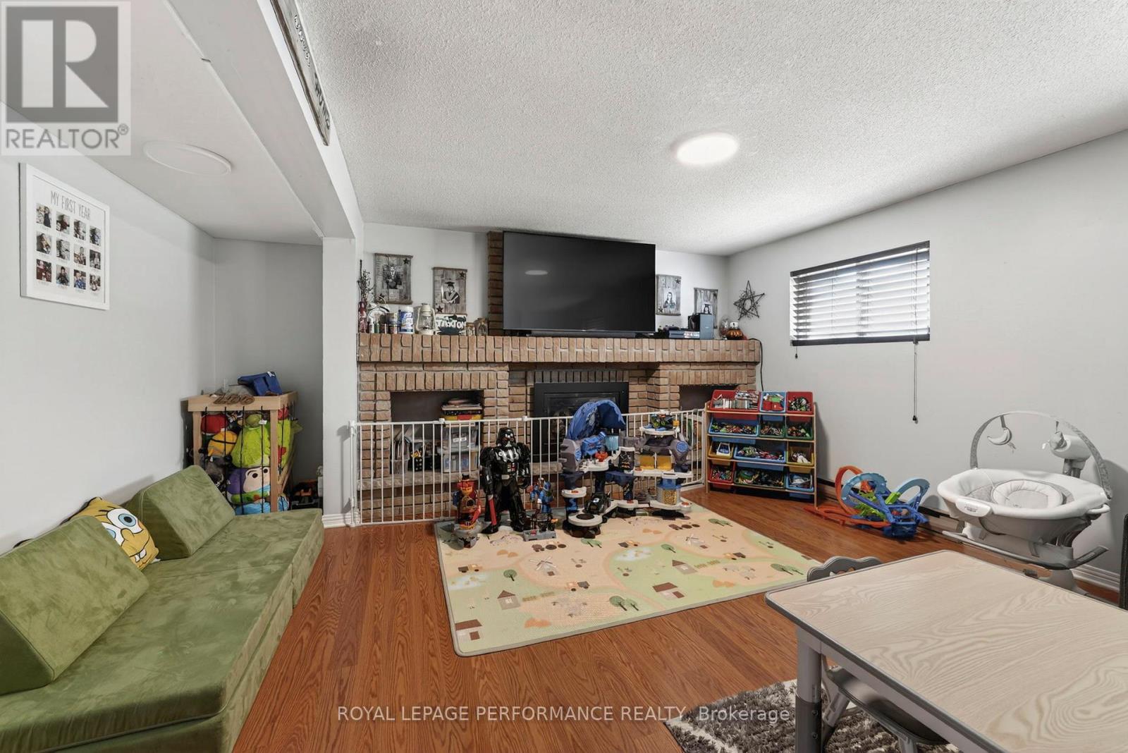 1321 LOCHIEL STREET - 24