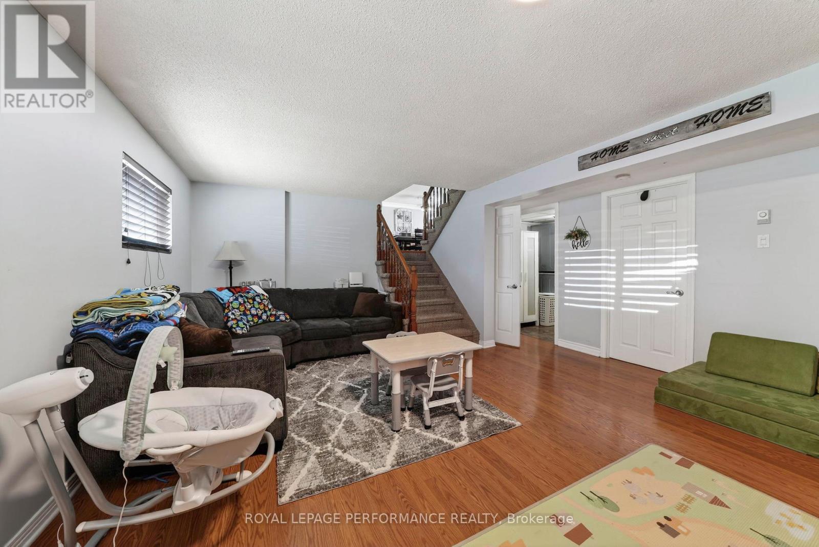 1321 LOCHIEL STREET - 25