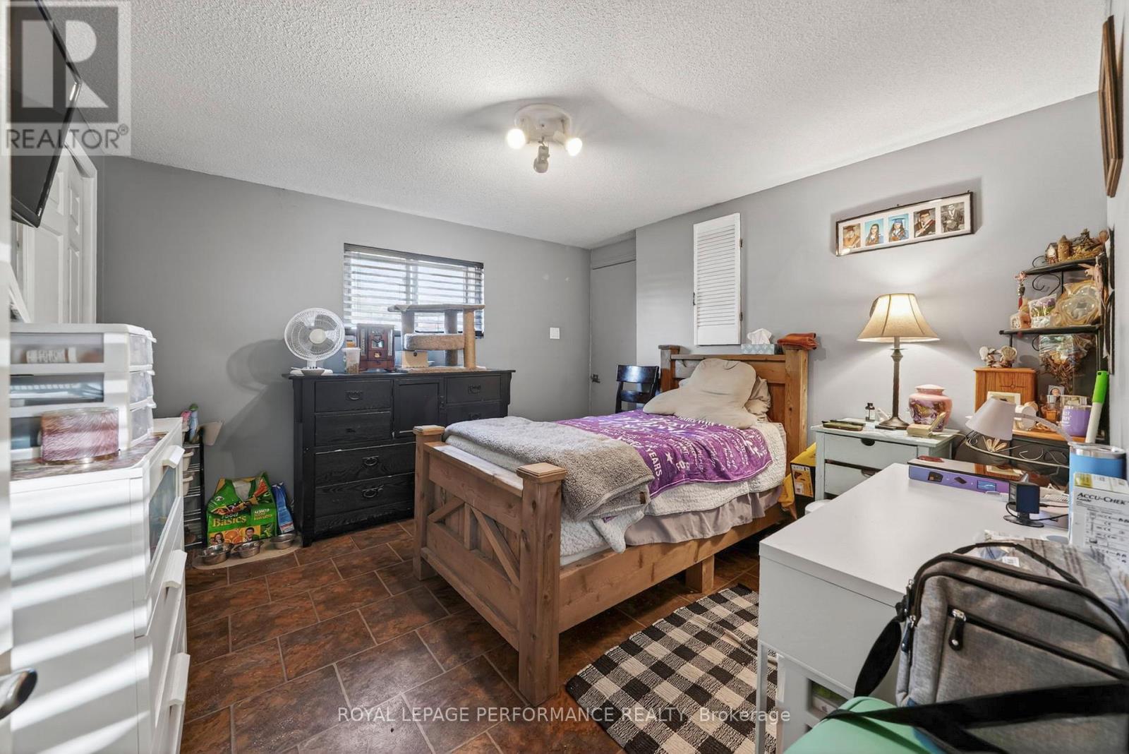 1321 LOCHIEL STREET - 26