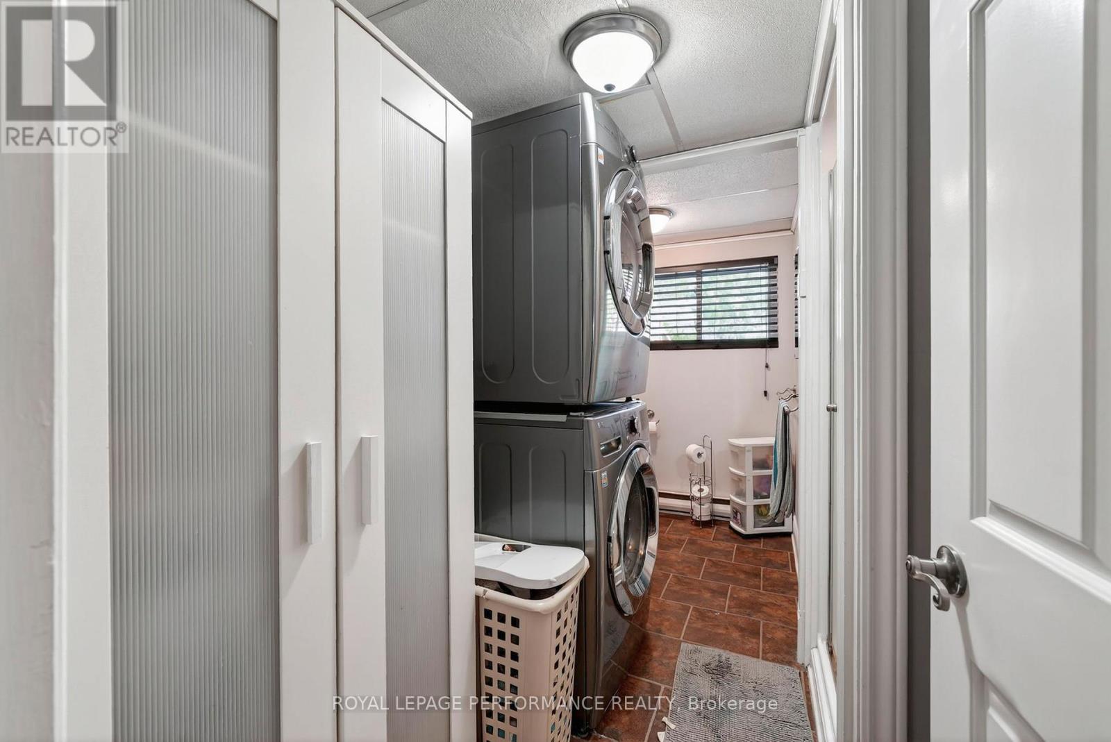 1321 LOCHIEL STREET - 27