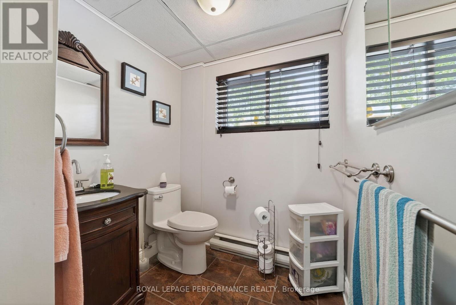 1321 LOCHIEL STREET - 28