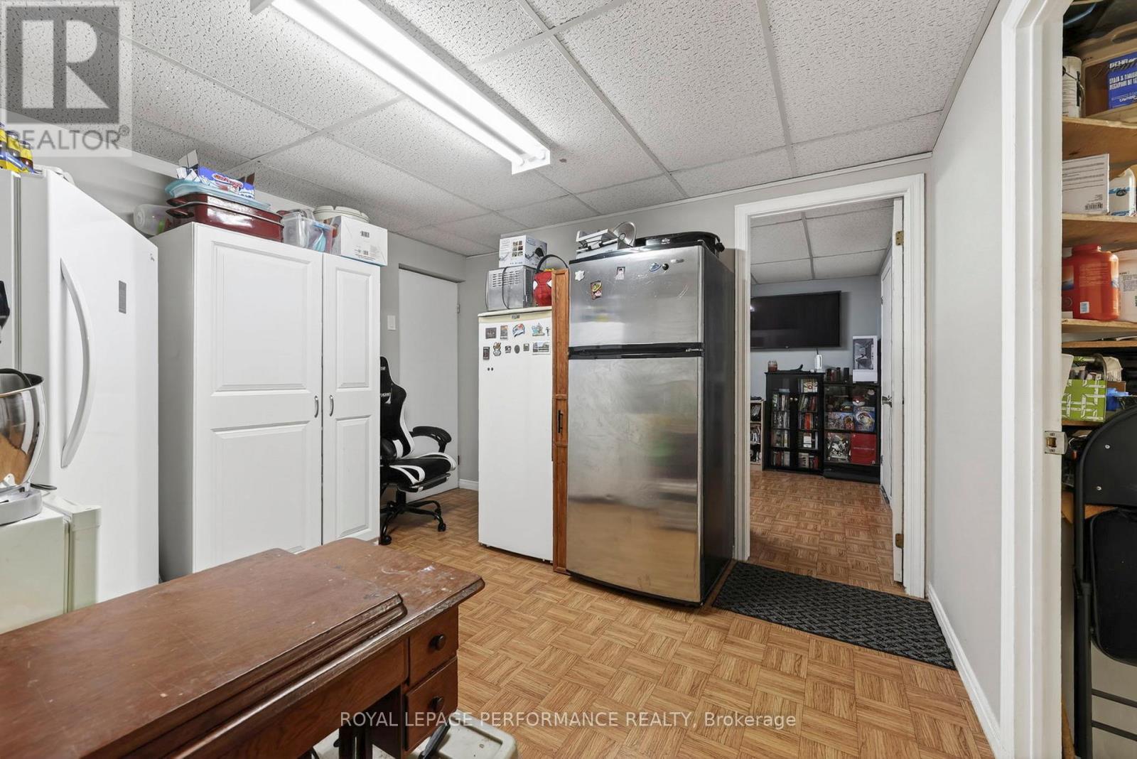 1321 LOCHIEL STREET - 31