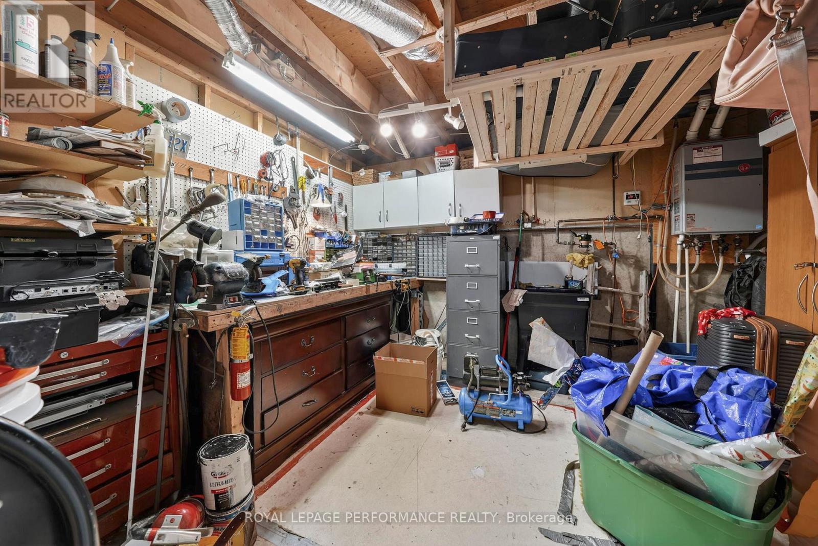 1321 LOCHIEL STREET - 32