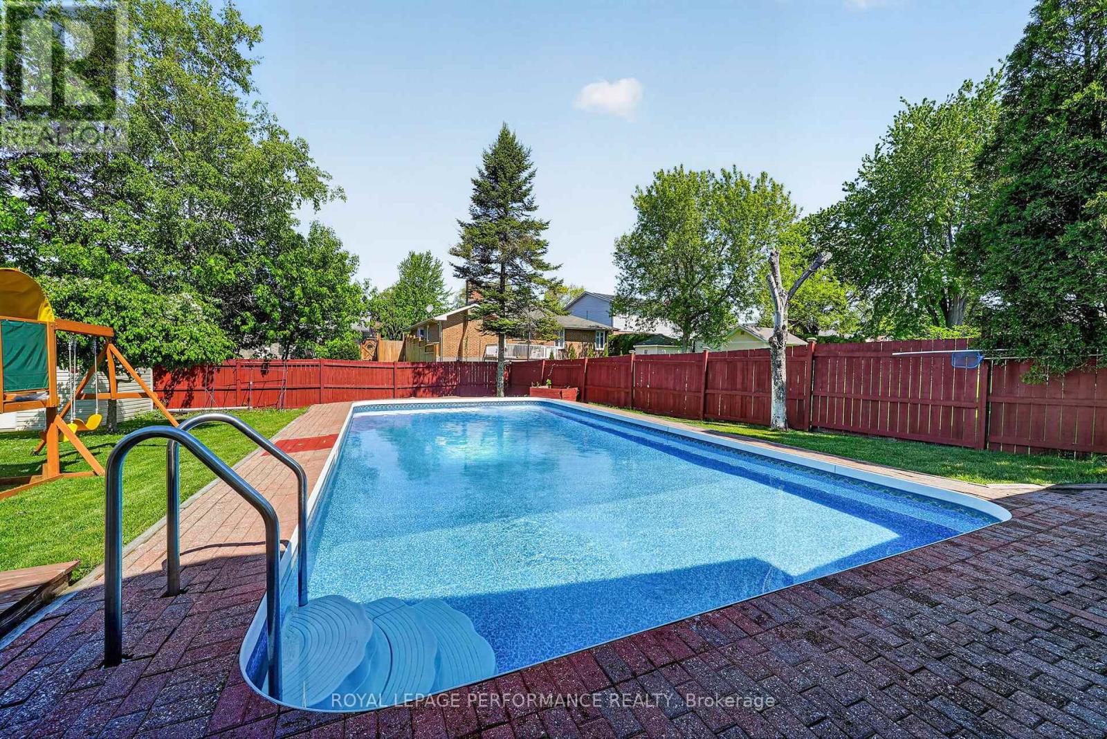 1321 LOCHIEL STREET - 36