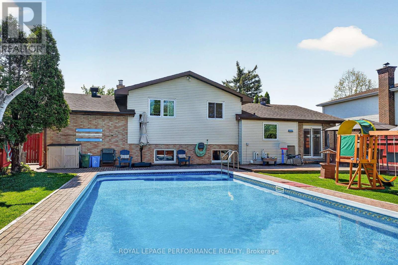 1321 LOCHIEL STREET - 40