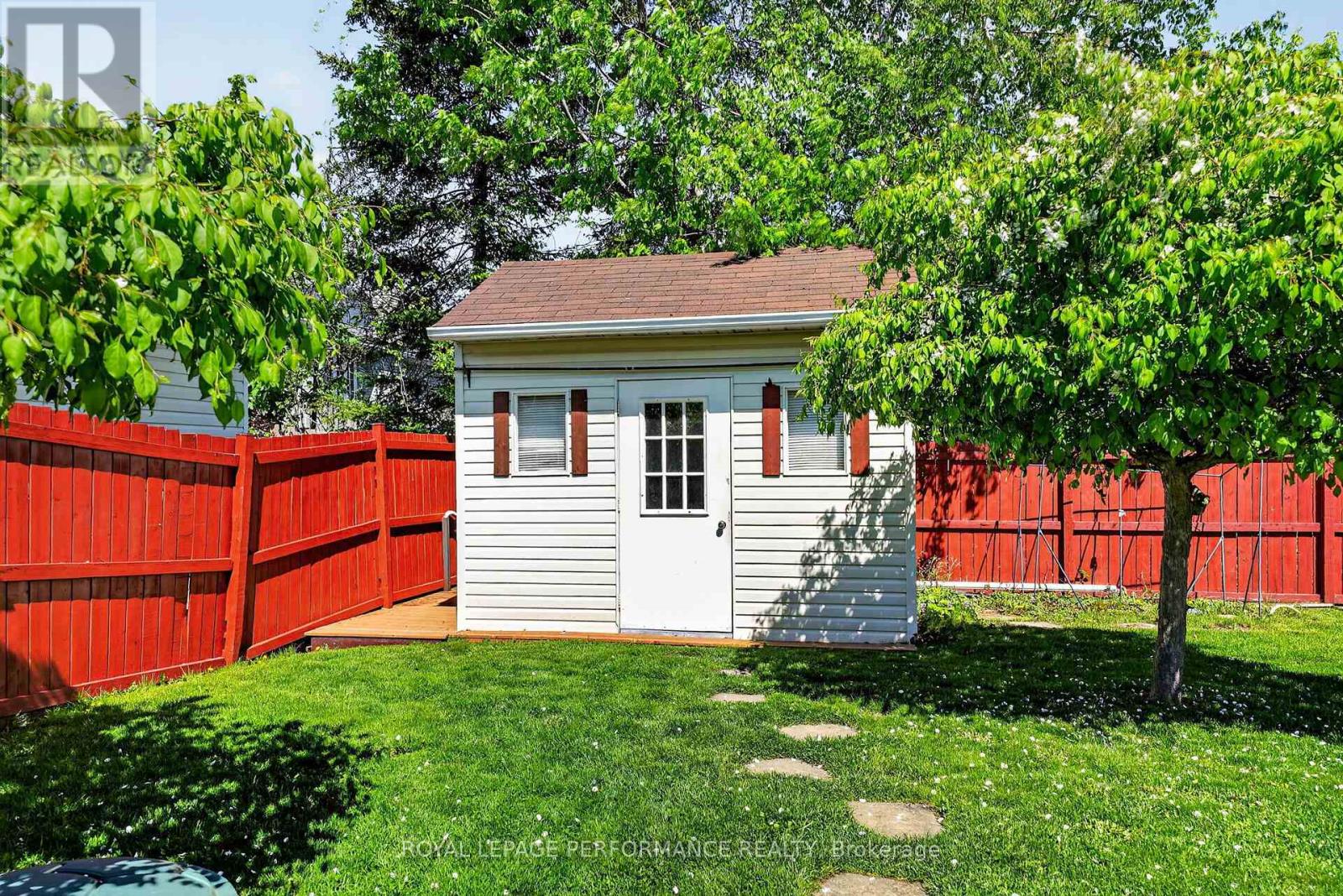 1321 LOCHIEL STREET - 43
