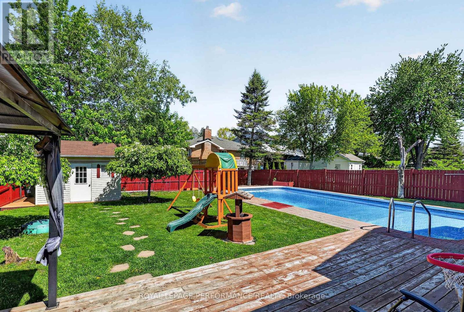 1321 LOCHIEL STREET - 45