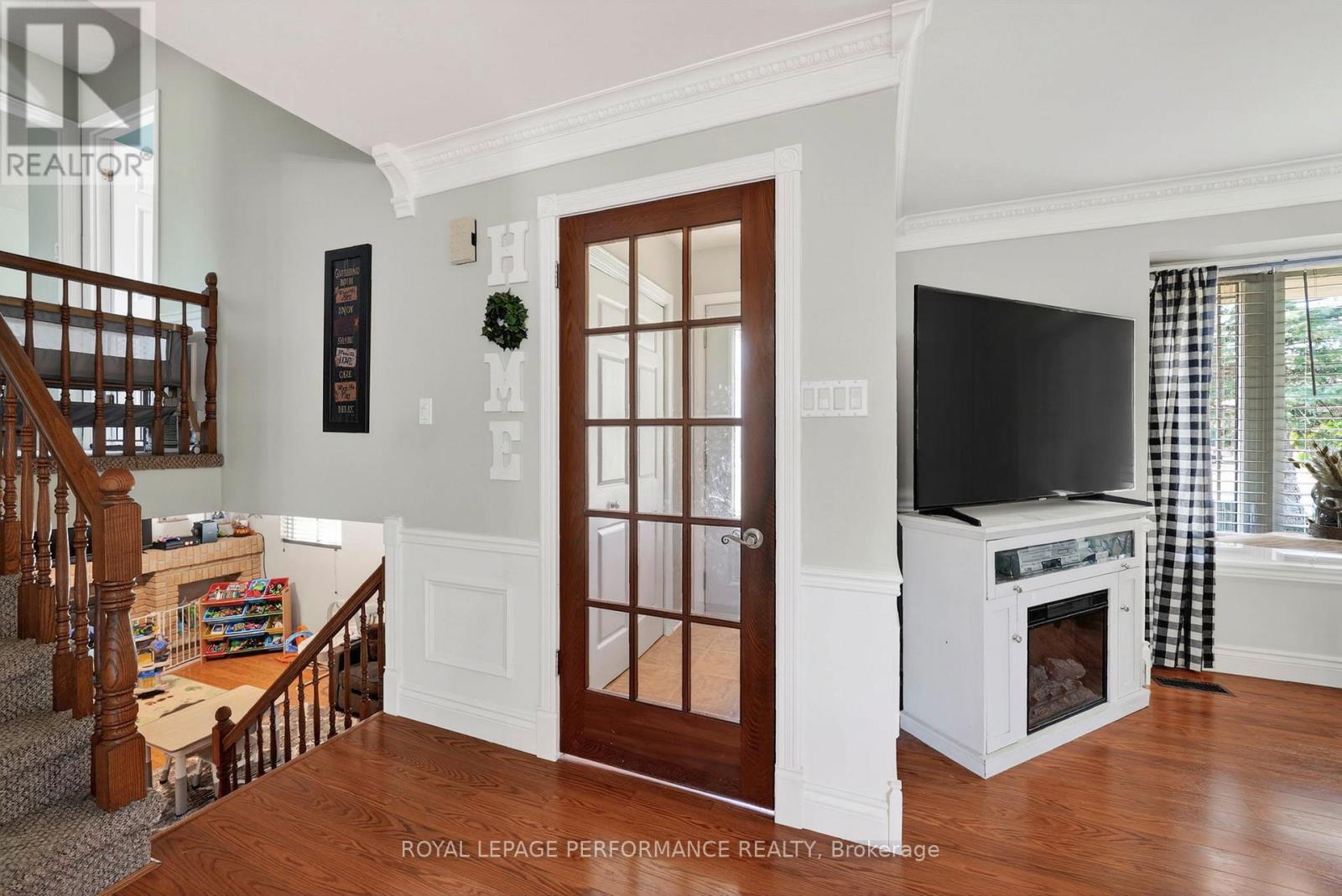 1321 LOCHIEL STREET - 5