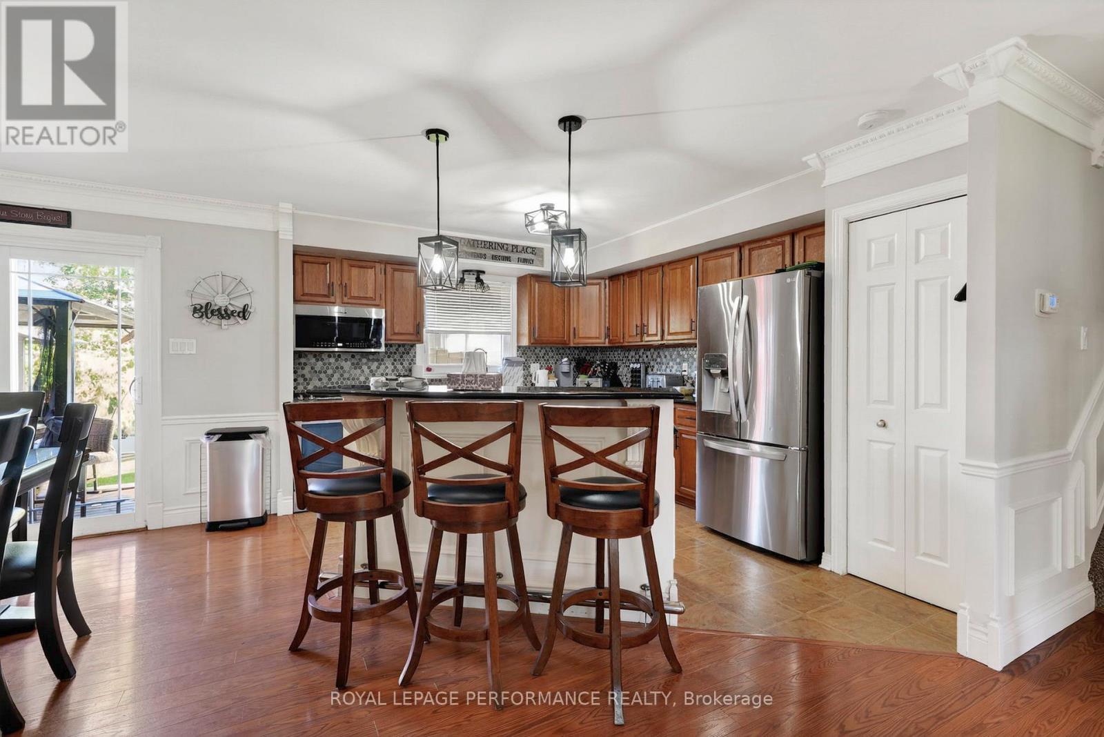 1321 LOCHIEL STREET - 9