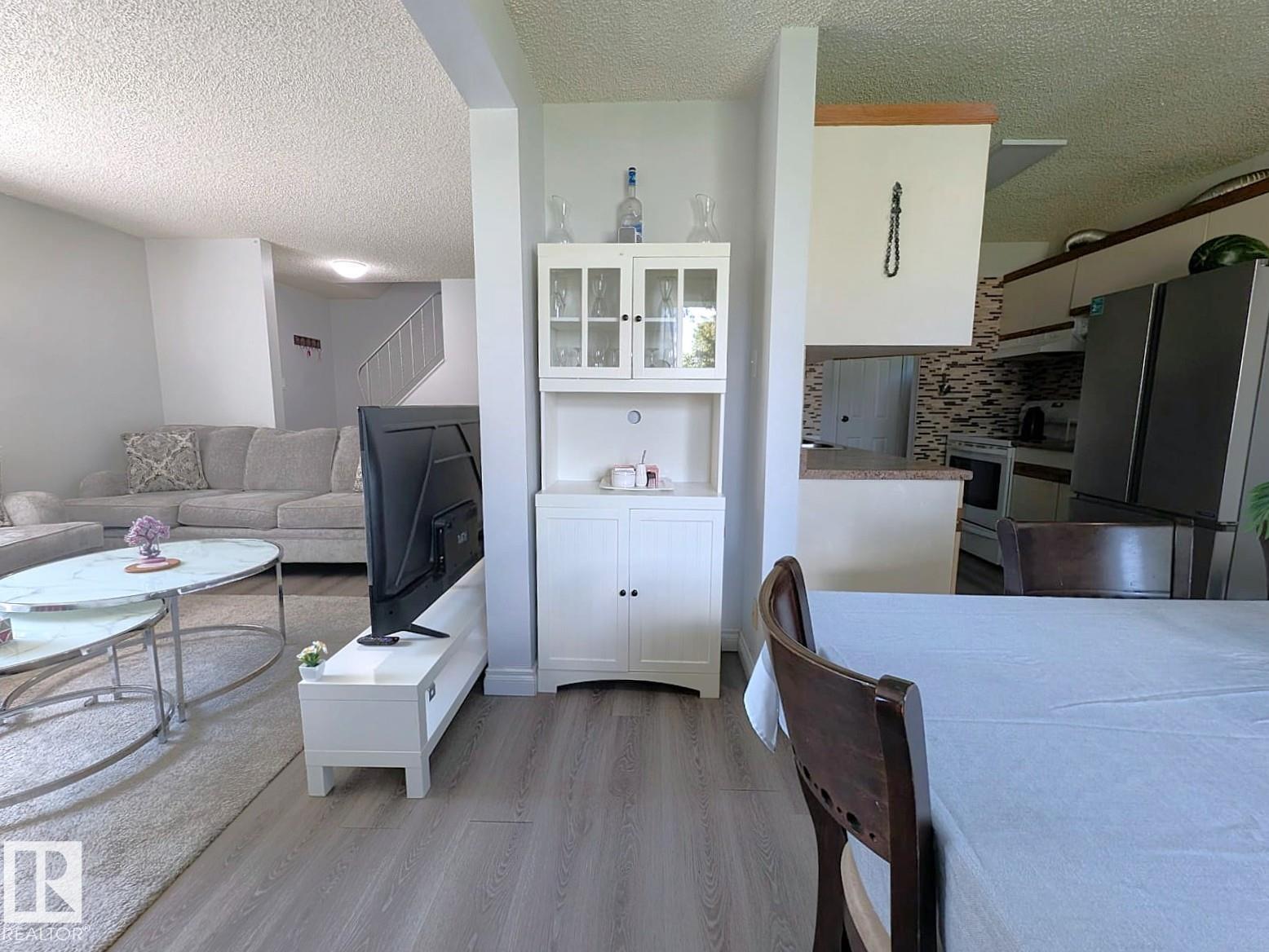61 MCLEOD PL NW - 11