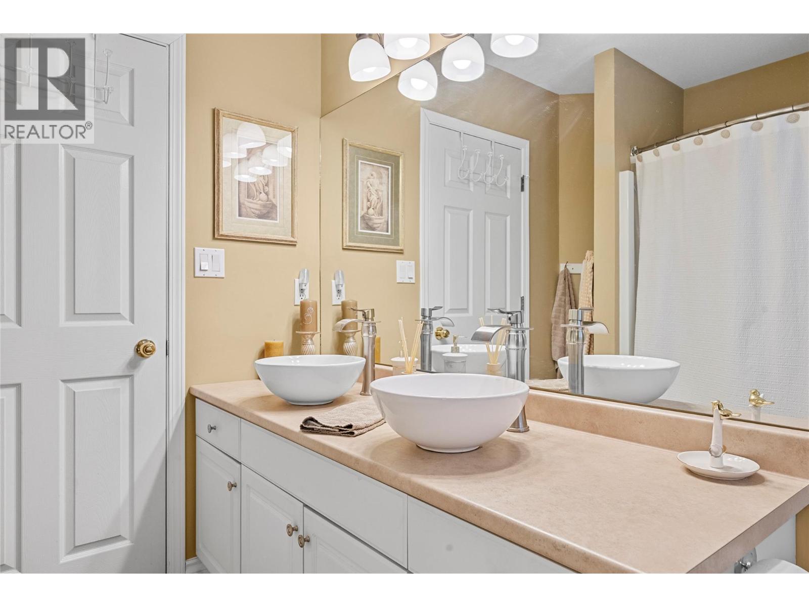 2524 Parkdale Place, Blind Bay