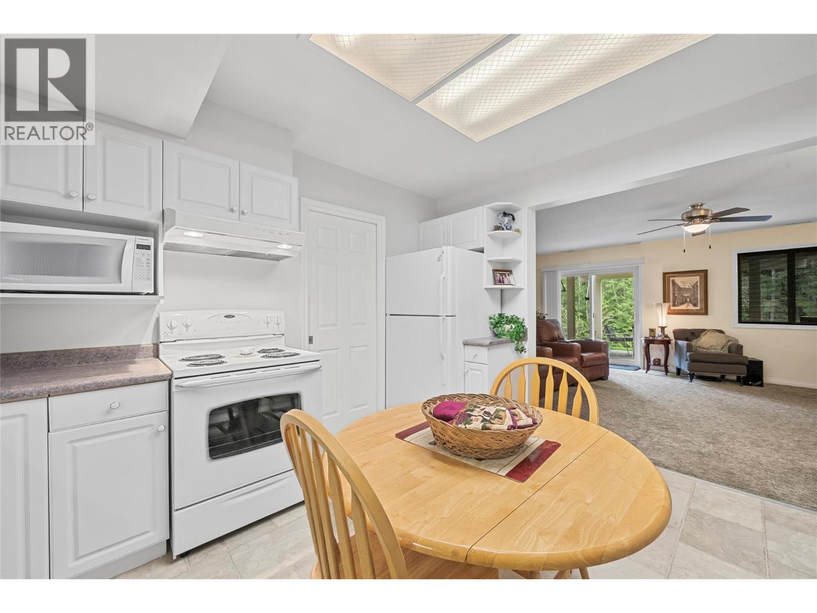 2524 Parkdale Place, Blind Bay