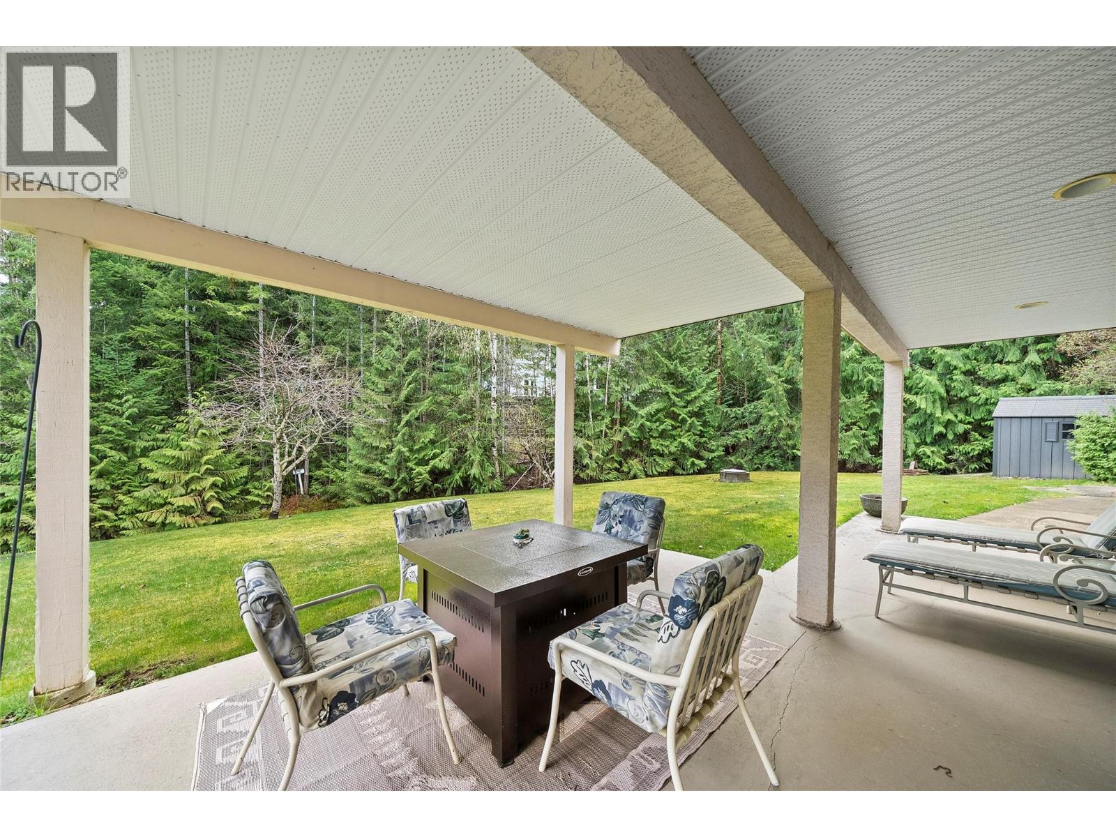 2524 Parkdale Place, Blind Bay