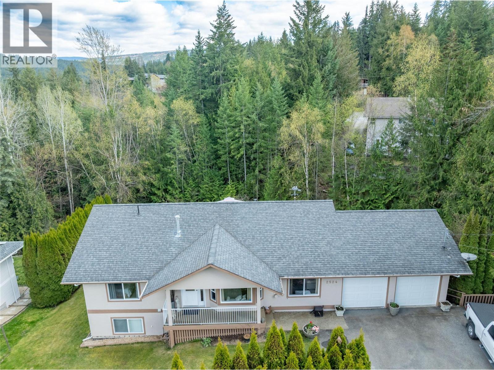 2524 Parkdale Place, Blind Bay