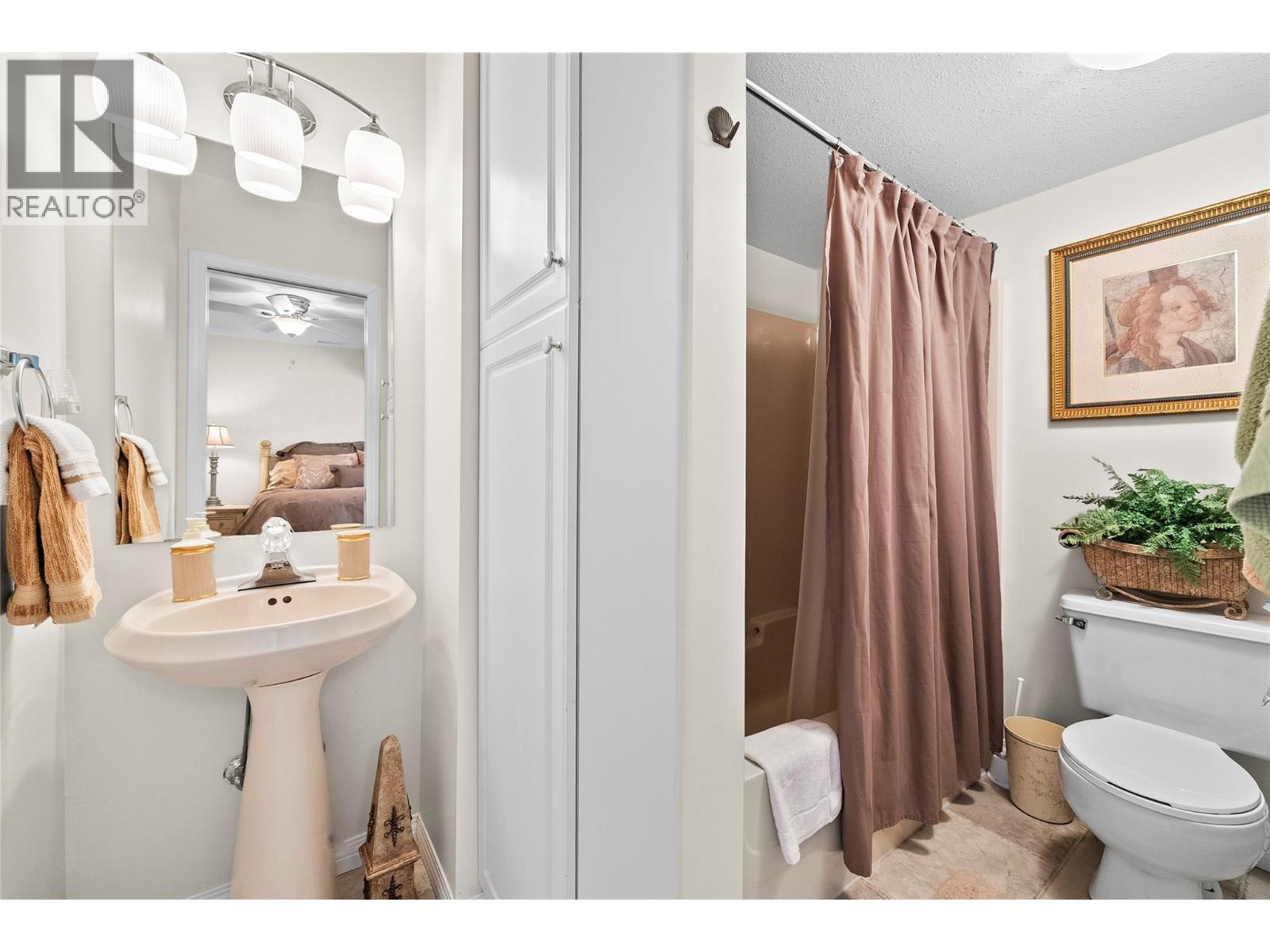 2524 Parkdale Place, Blind Bay