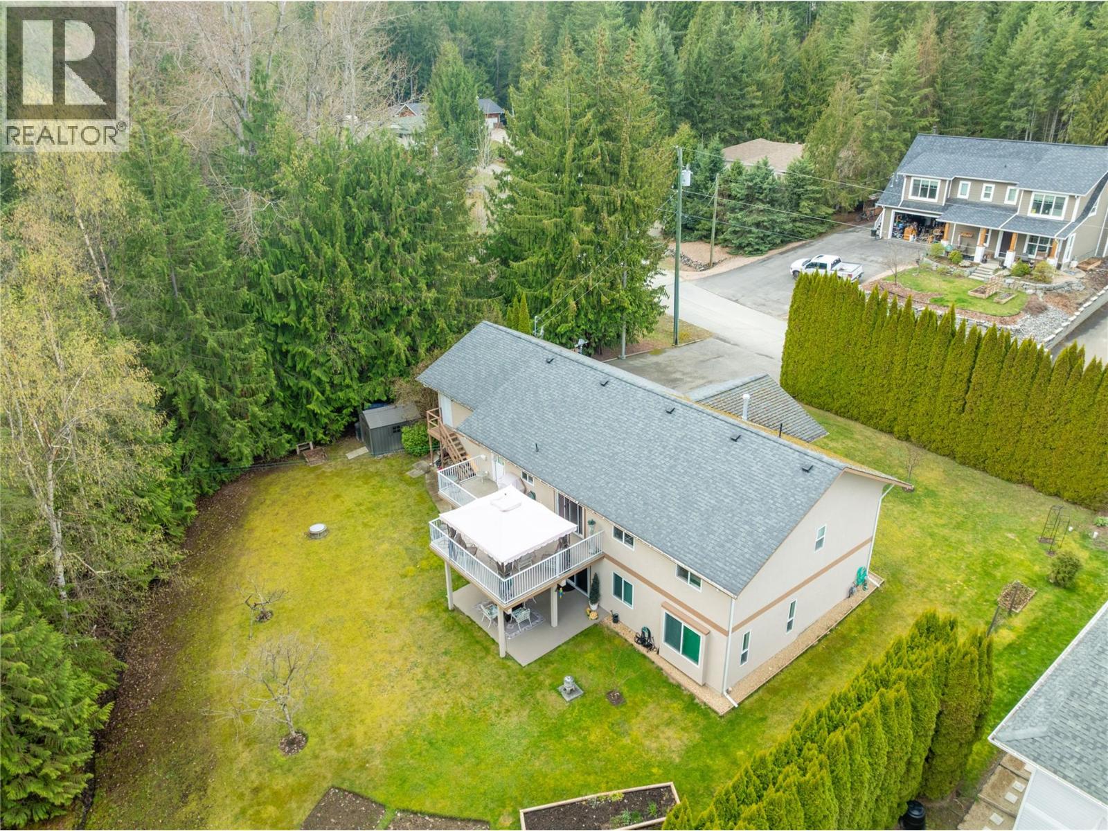 2524 Parkdale Place, Blind Bay